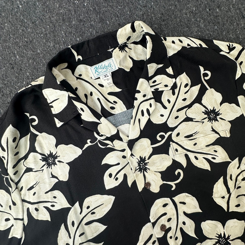 Kolekole Shirt Men XL Black Tropical Floral Rayon Made in Hawaii Camp Aloha 259